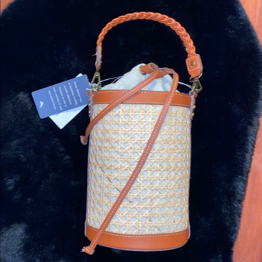 TOMMY BAHAMA RATTAN STRAW HANDMADE BUCKET BAG - Picture 1 of 5